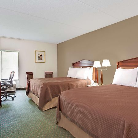 Days Inn By Wyndham Newport News City Center Oyster Point Kültér fotó