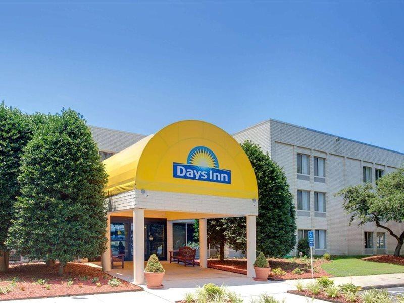 Days Inn By Wyndham Newport News City Center Oyster Point Kültér fotó