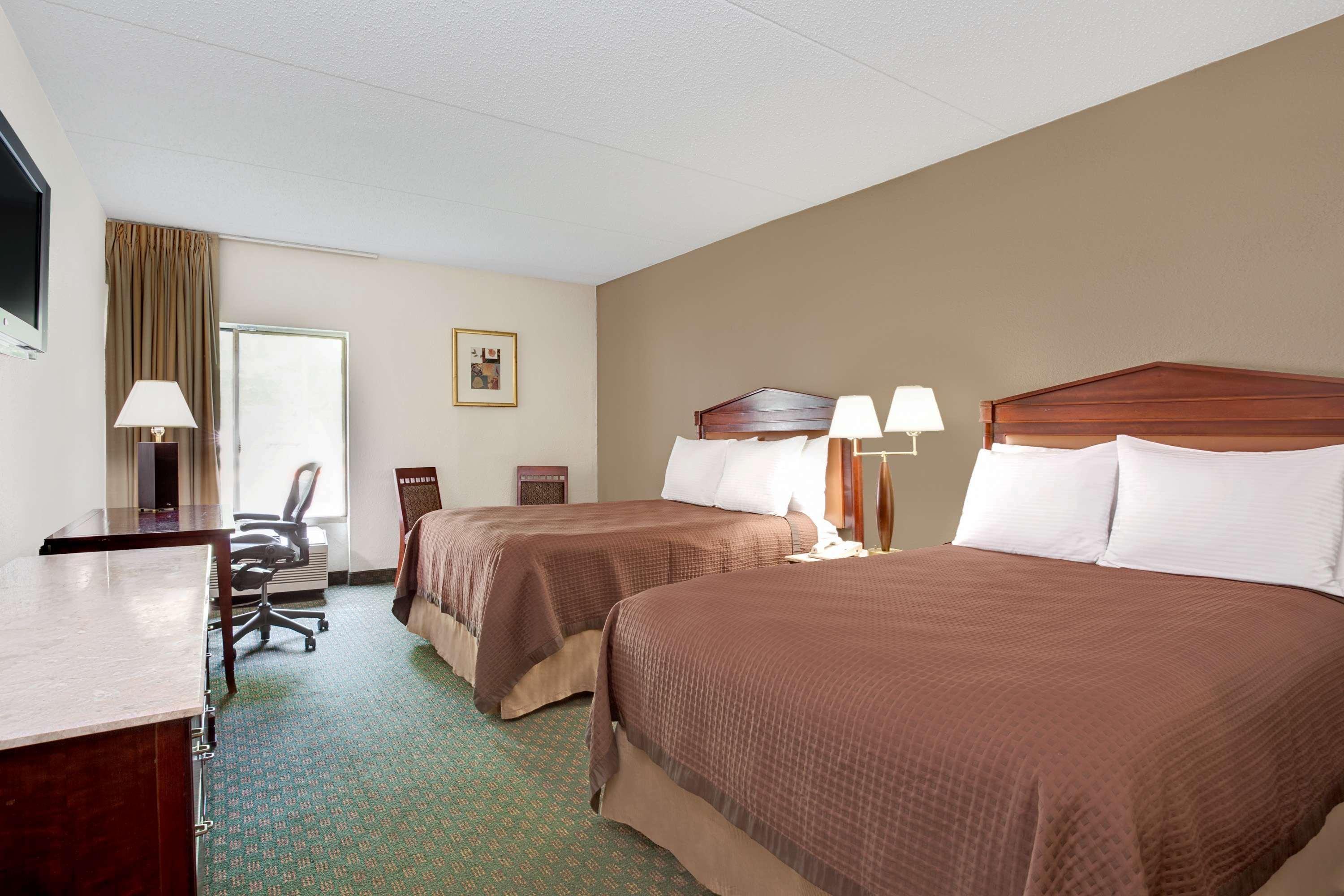 Days Inn By Wyndham Newport News City Center Oyster Point Kültér fotó