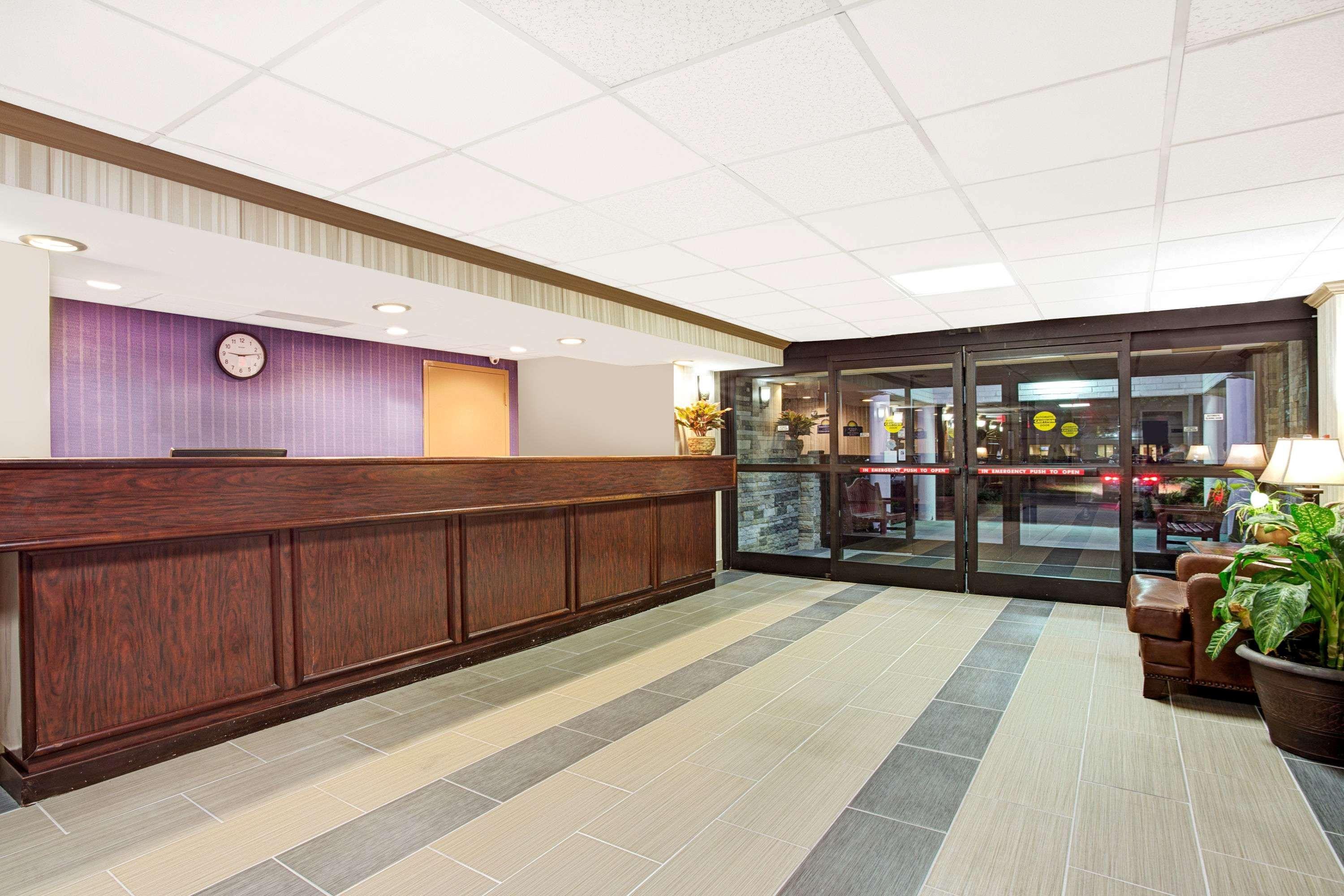 Days Inn By Wyndham Newport News City Center Oyster Point Kültér fotó