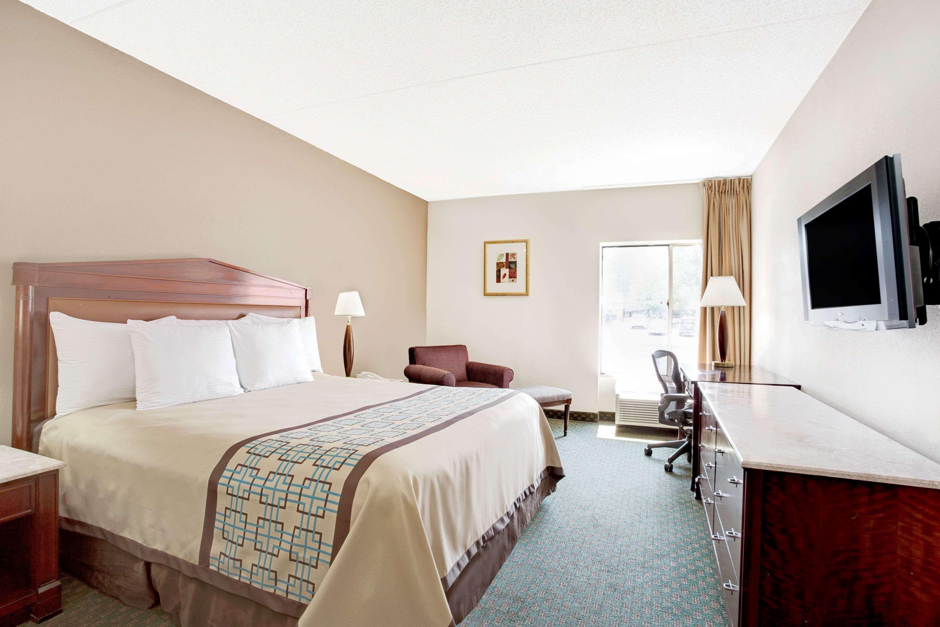 Days Inn By Wyndham Newport News City Center Oyster Point Kültér fotó