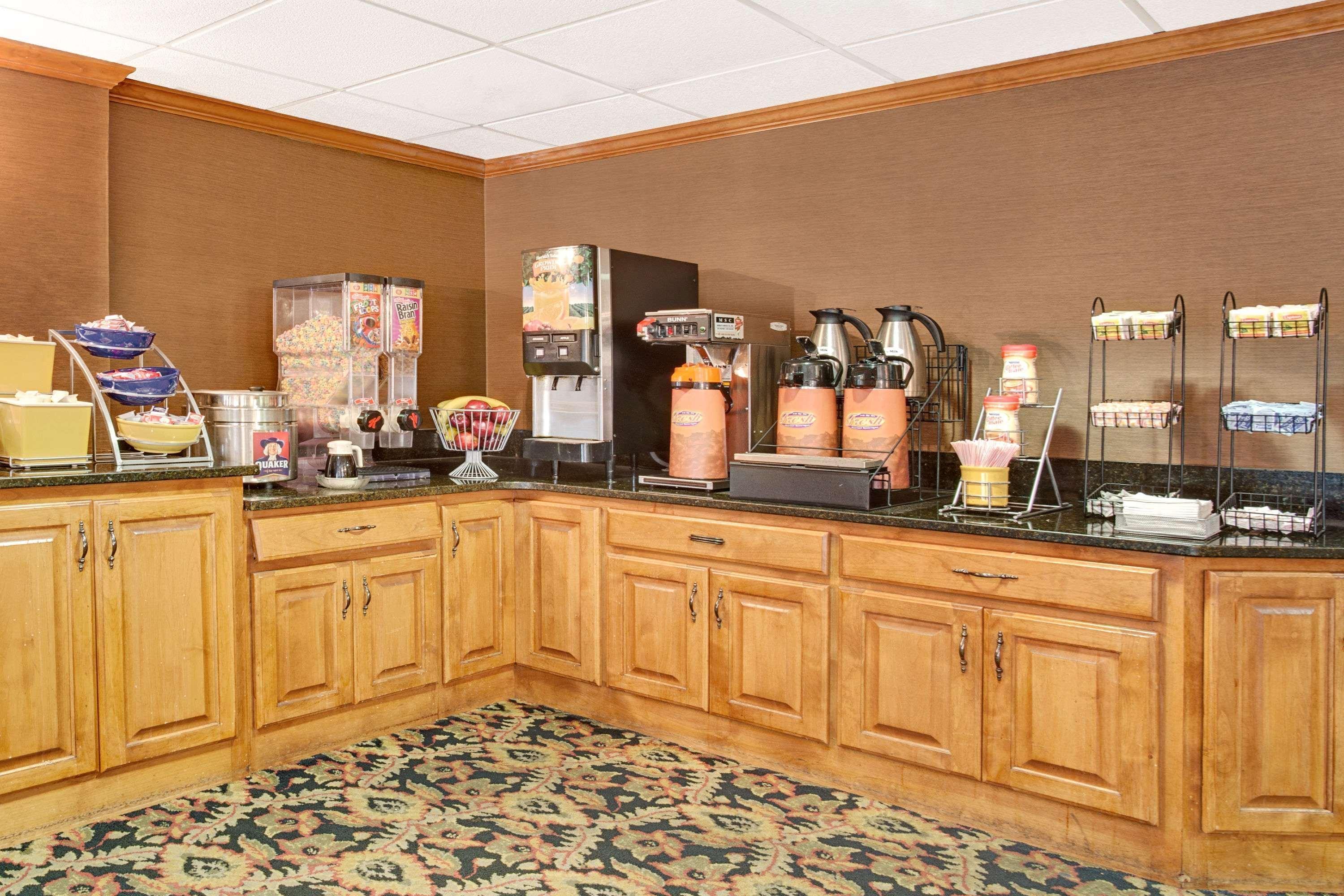 Days Inn By Wyndham Newport News City Center Oyster Point Kültér fotó
